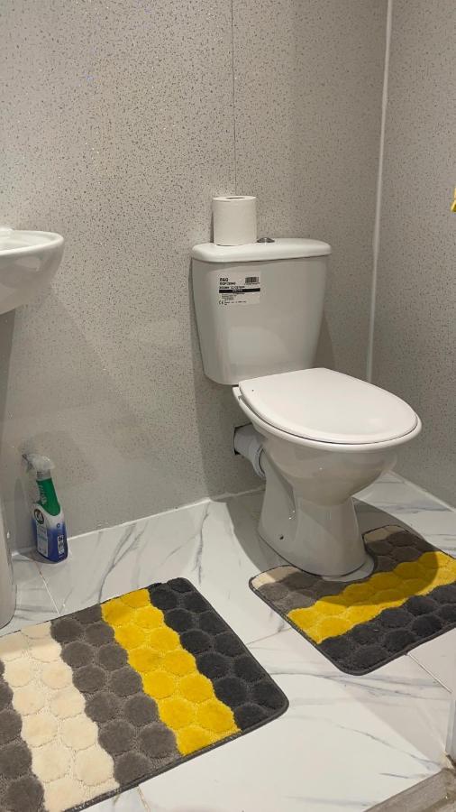 One Bedroom In Spacious Bungalow, Free Parking & Private Entrance 에든버러 외부 사진