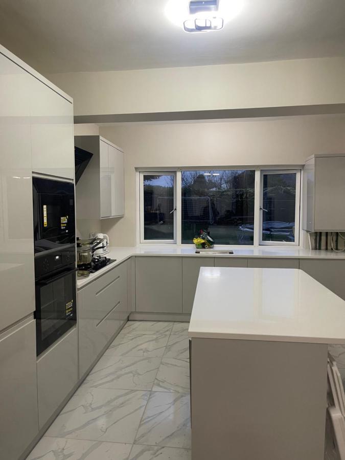 One Bedroom In Spacious Bungalow, Free Parking & Private Entrance 에든버러 외부 사진